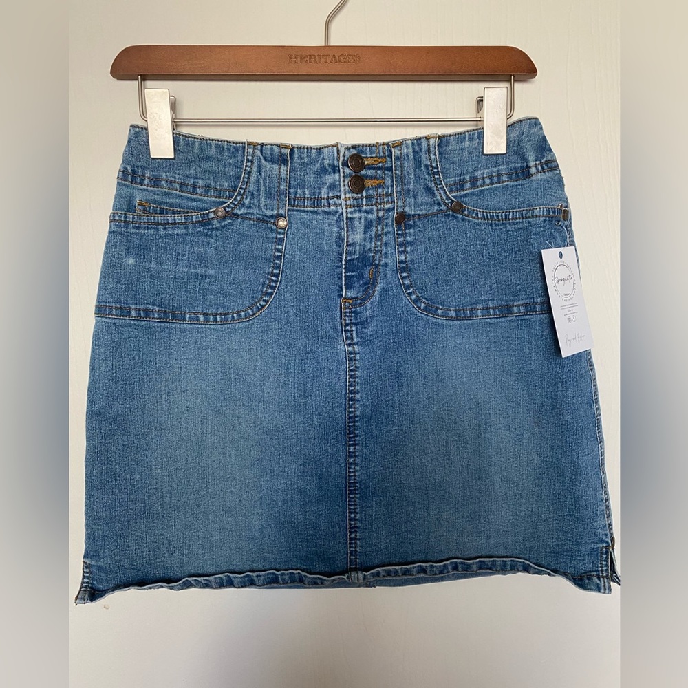 No boundaries: Size Juniors 3 . stretchy Jean skirt!
